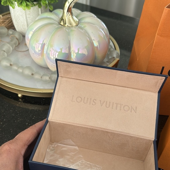 Authentic 💯 - Picture 5 of 9